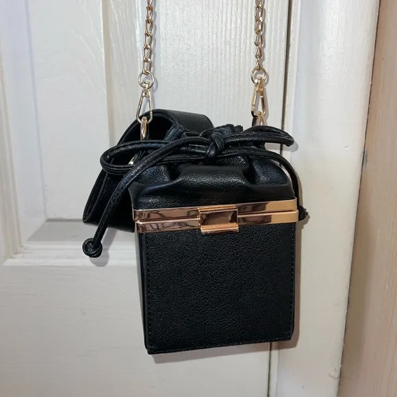 Small black square purse - Picture 1 of 6